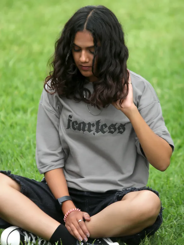 Light Grey Spray Print Gothic Oversized T-Shirt for Women
