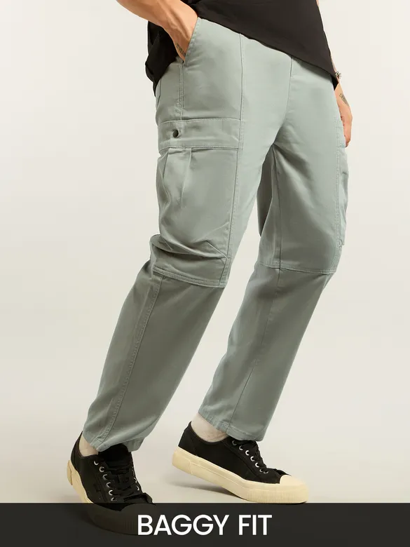 branded baggy cargo pants, 